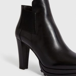 Sarris black leather boots for women - Image 4